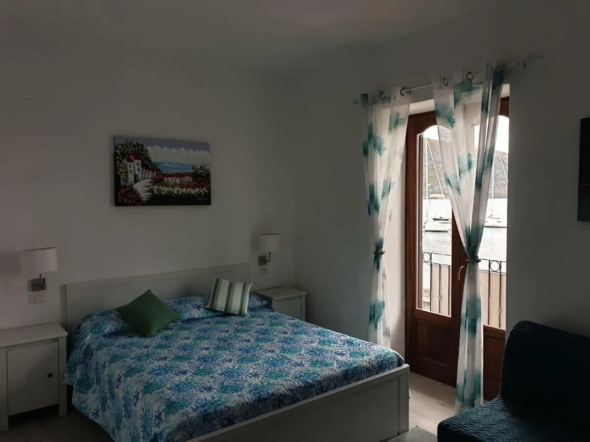Deluxe Lipari Room